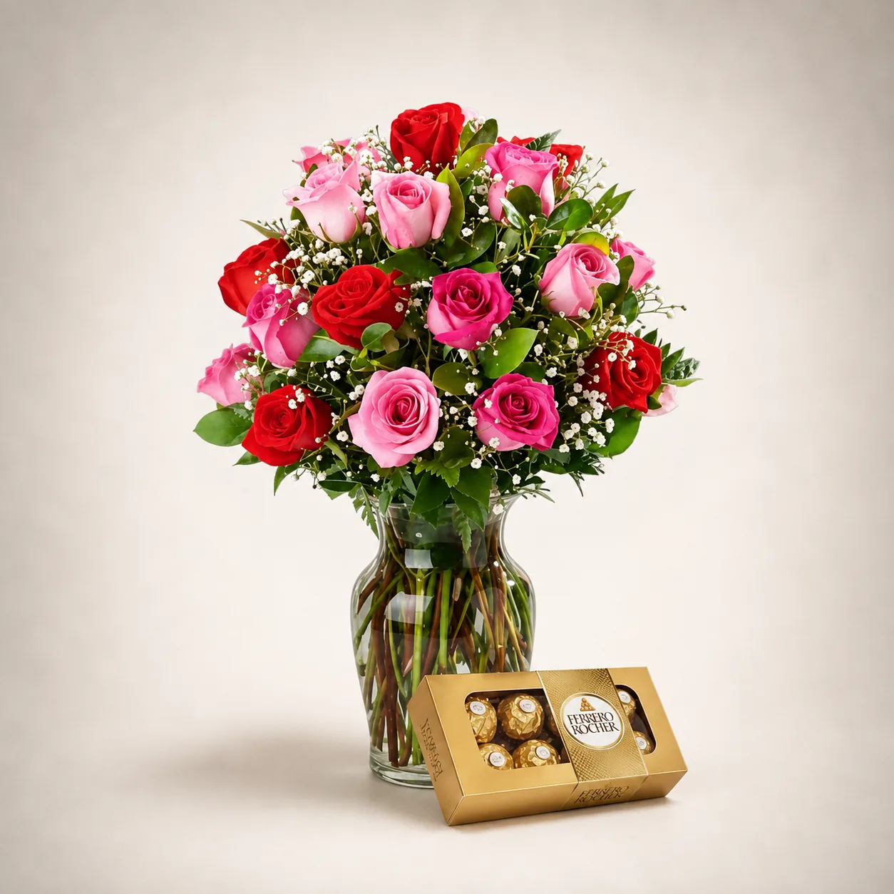Jarrón de rosas con chocolates Ferrero original Cali